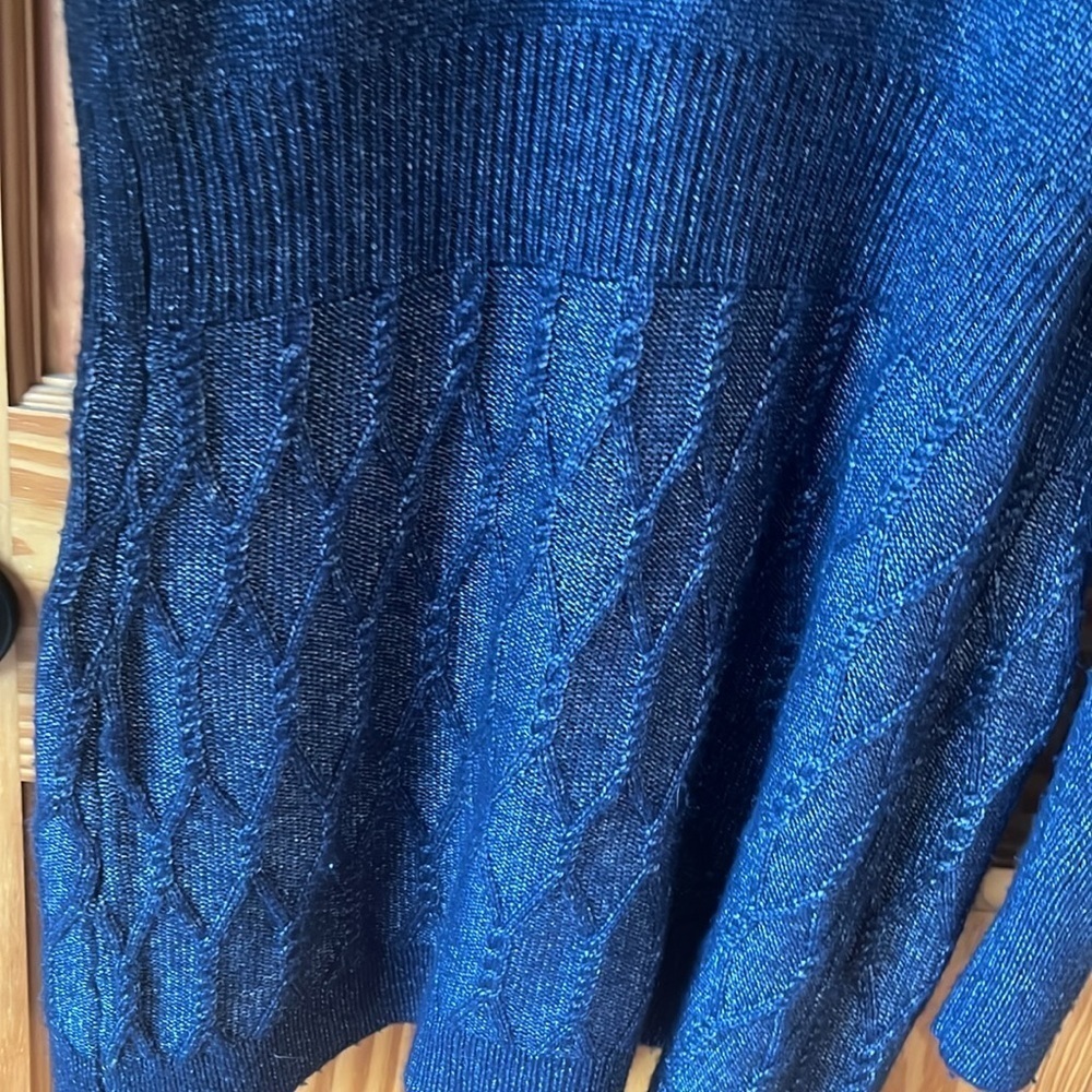 Beautiful WHBM Sweater - Size Large - Picture 8 of 8